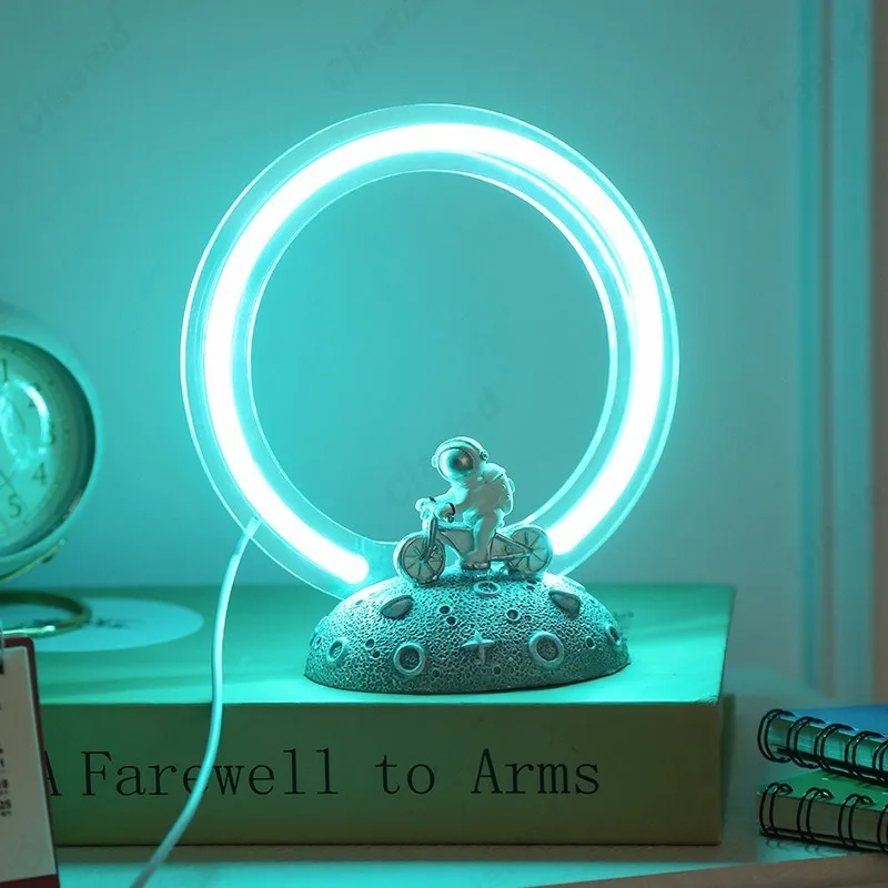 مصباح ليلي إبداعي على شكل رائد - مراجعة Decor Lighting Fixtures وسعره