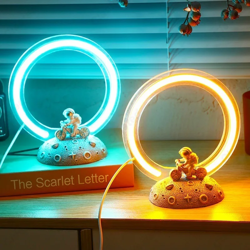 مصباح ليلي إبداعي على شكل رائد - مراجعة Decor Lighting Fixtures وسعره