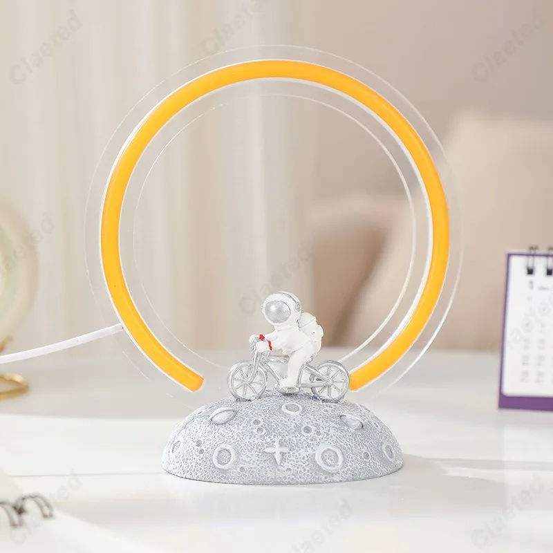 مصباح ليلي إبداعي على شكل رائد - مراجعة Decor Lighting Fixtures وسعره
